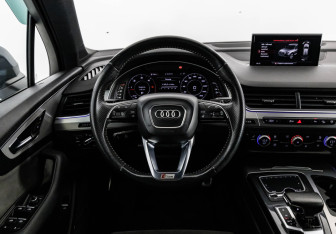 Подержанный автомобиль Audi Q7 2016 года (11 фото)
