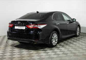 Подержанный автомобиль Toyota Camry Sedan 2019 года (5 фото)