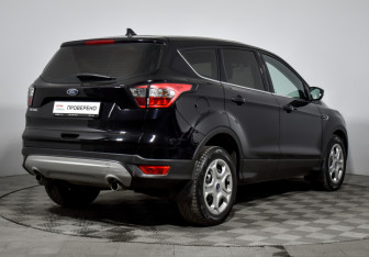 Подержанный автомобиль Ford Kuga 2017 года (5 фото)