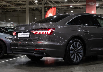 Подержанный автомобиль Audi A6 Sedan 2021 года (8 фото)