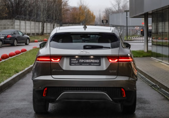 Подержанный автомобиль Jaguar E-Pace 2018 года (6 фото)