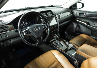 Подержанный автомобиль Toyota Camry Sedan 2016 года (11 фото)