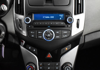 Подержанный автомобиль Chevrolet Cruze Hatchback 2013 года (13 фото)