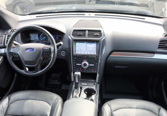 Подержанный автомобиль Ford Explorer 2018 года (23 фото)