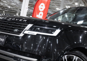Подержанный автомобиль Land Rover Range Rover 2022 года (2 фото)