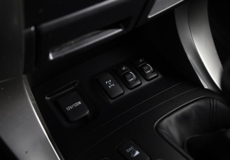 Подержанный автомобиль Toyota Land Cruiser Prado 2007 года (22 фото)