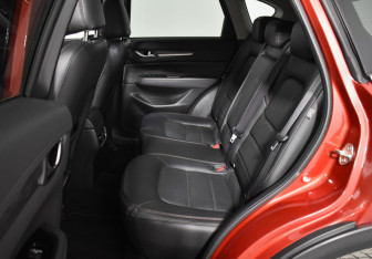 Подержанный автомобиль Mazda CX-5 2018 года (11 фото)