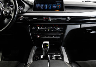 Подержанный автомобиль BMW X5 2017 года (16 фото)