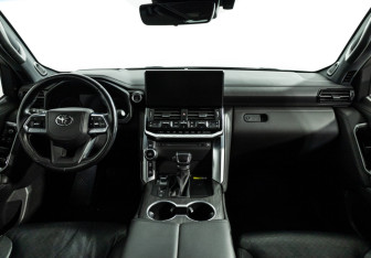 Подержанный автомобиль Toyota Land Cruiser Suv 2021 года (13 фото)