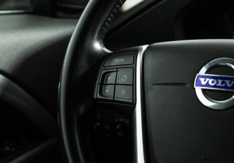 Подержанный автомобиль Volvo XC70 2010 года (19 фото)