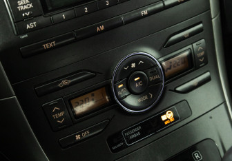 Подержанный автомобиль Toyota Auris Hatchback 2007 года (15 фото)