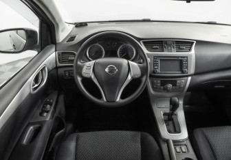 Подержанный автомобиль Nissan Tiida Hatchback 2015 года (11 фото)