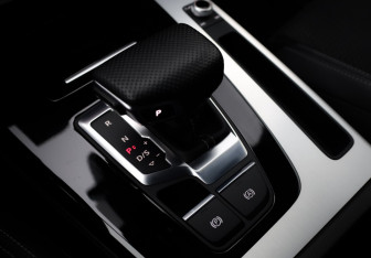 Подержанный автомобиль Audi Q5 2021 года (22 фото)