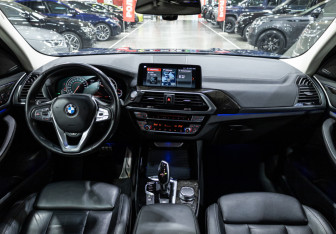 Подержанный автомобиль BMW X3 2018 года (11 фото)