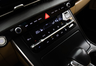 Подержанный автомобиль Kia Carnival 2021 года (13 фото)