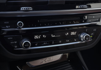 Подержанный автомобиль BMW X3 2018 года (23 фото)