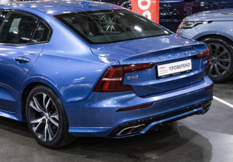 Подержанный автомобиль Volvo S60 2019 года (12 фото)