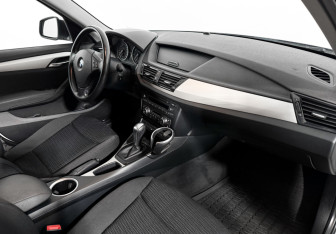 Подержанный автомобиль BMW X1 2014 года (13 фото)
