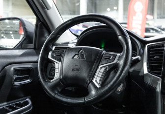 Подержанный автомобиль Mitsubishi L200 2021 года (19 фото)