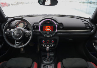 Подержанный автомобиль MINI Clubman Wagon 2018 года (10 фото)