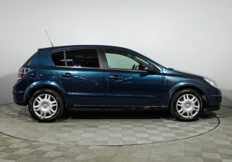 Подержанный автомобиль Opel Astra Hatchback 2007 года (4 фото)