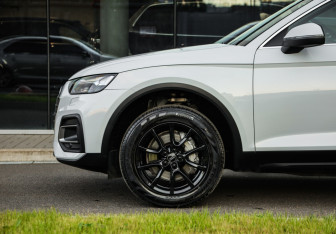 Подержанный автомобиль Audi Q5 2021 года (10 фото)