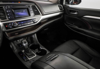 Подержанный автомобиль Toyota Highlander 2014 года (18 фото)