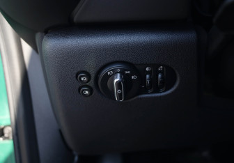 Подержанный автомобиль MINI Hatch 2019 года (21 фото)