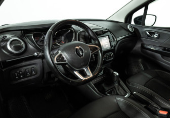 Подержанный автомобиль Renault Kaptur 2021 года (11 фото)