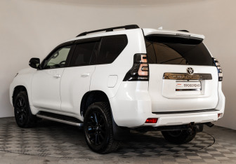 Подержанный автомобиль Toyota Land Cruiser Prado 2021 года (7 фото)