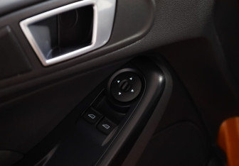 Подержанный автомобиль Ford Fiesta Hatchback 2016 года (12 фото)