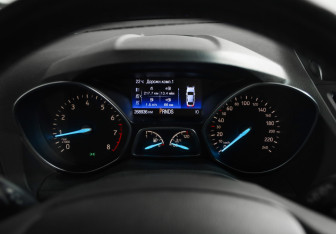 Подержанный автомобиль Ford Kuga 2017 года (10 фото)