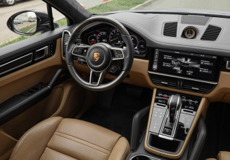 Подержанный автомобиль Porsche Cayenne 2021 года (15 фото)