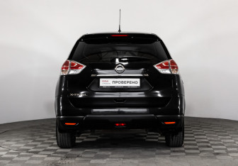 Подержанный автомобиль Nissan X-Trail 2015 года (6 фото)