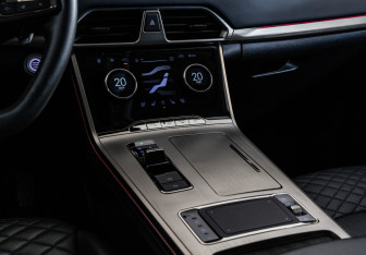 Подержанный автомобиль Exeed TXL 2022 года (13 фото)