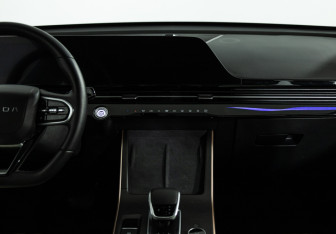 Подержанный автомобиль Omoda C5 2024 года (14 фото)