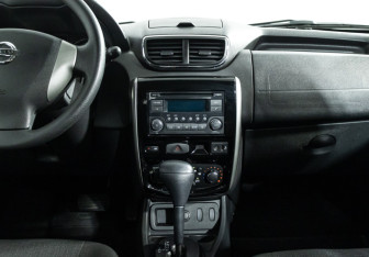 Подержанный автомобиль Nissan Terrano 2014 года (14 фото)