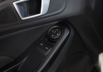 Подержанный автомобиль Ford Fiesta Sedan 2016 года (13 фото)