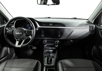 Подержанный автомобиль Kia Rio Hatchback 2021 года (13 фото)