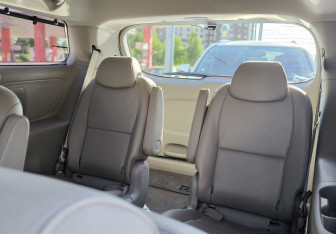 Подержанный автомобиль Kia Carnival 2018 года (13 фото)
