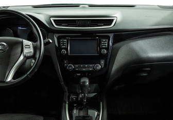 Подержанный автомобиль Nissan Qashqai 2018 года (14 фото)