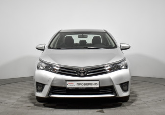 Подержанный автомобиль Toyota Corolla Sedan 2015 года (2 фото)