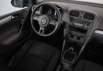 Подержанный автомобиль Volkswagen Golf Hatchback 2011 года (7 фото)