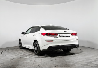 Подержанный автомобиль Kia Optima Sedan 2019 года (7 фото)