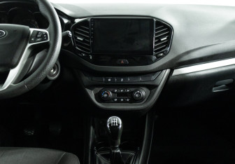 Подержанный автомобиль LADA (ВАЗ) Vesta Sedan 2018 года (14 фото)