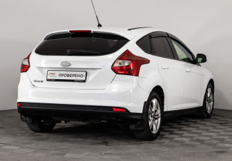 Подержанный автомобиль Ford Focus Hatchback 2012 года (5 фото)