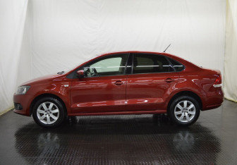 Подержанный автомобиль Volkswagen Polo Sedan 2013 года (8 фото)