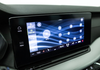 Подержанный автомобиль Skoda Octavia Liftback 2022 года (15 фото)