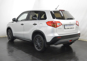 Подержанный автомобиль Suzuki Vitara 2017 года (7 фото)