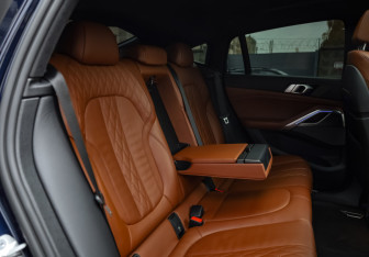 Подержанный автомобиль BMW X6 2021 года (13 фото)